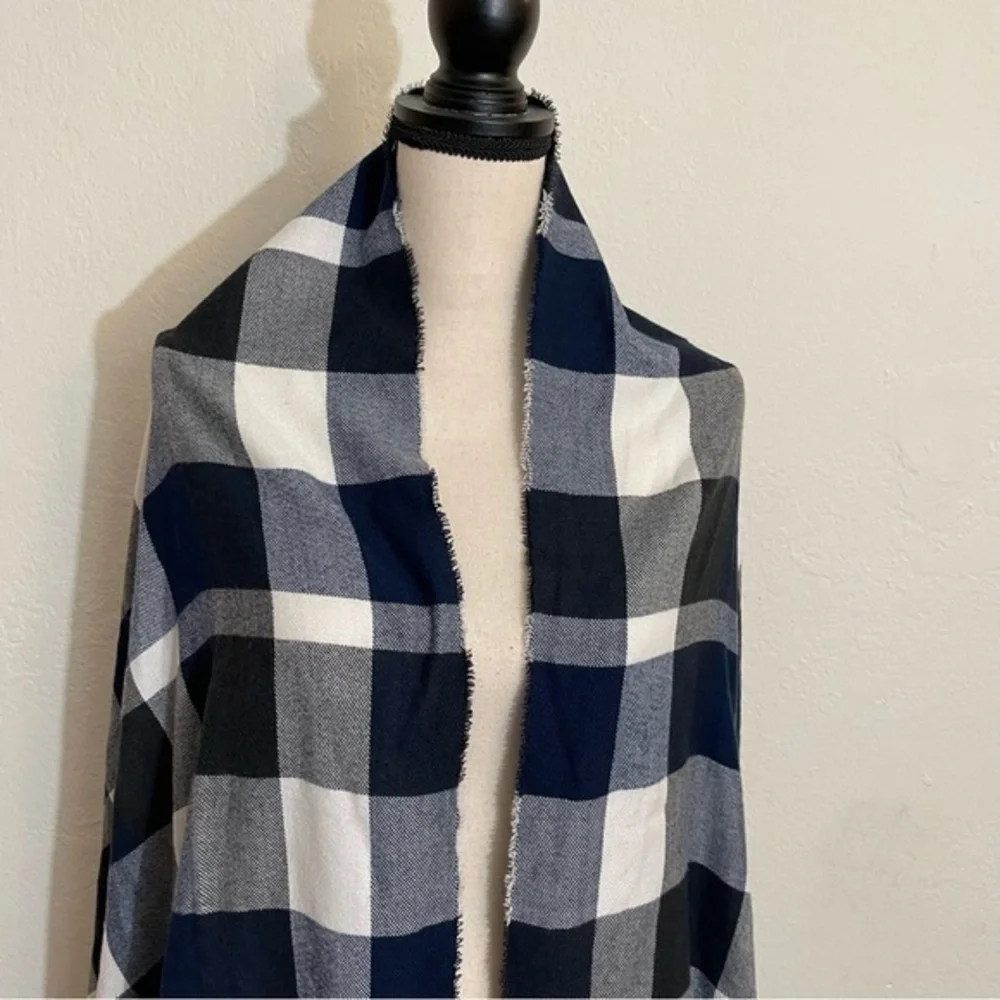 Plush Stay Warm and Stylish Plaid Scarf - Picture 2 of 5